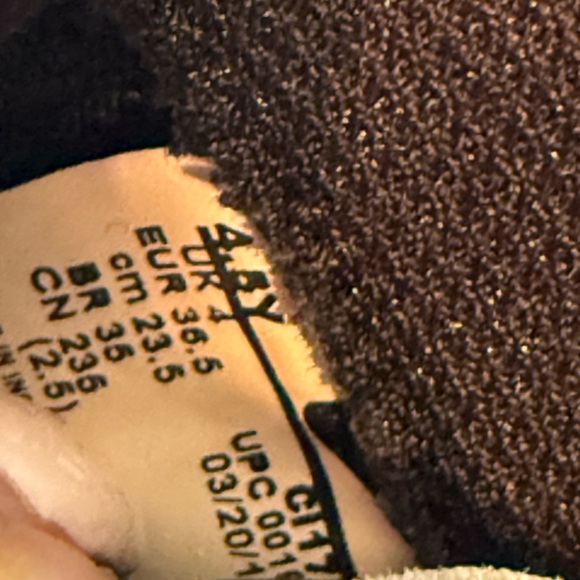 Nike Black and White Sneakers - Picture 4 of 4